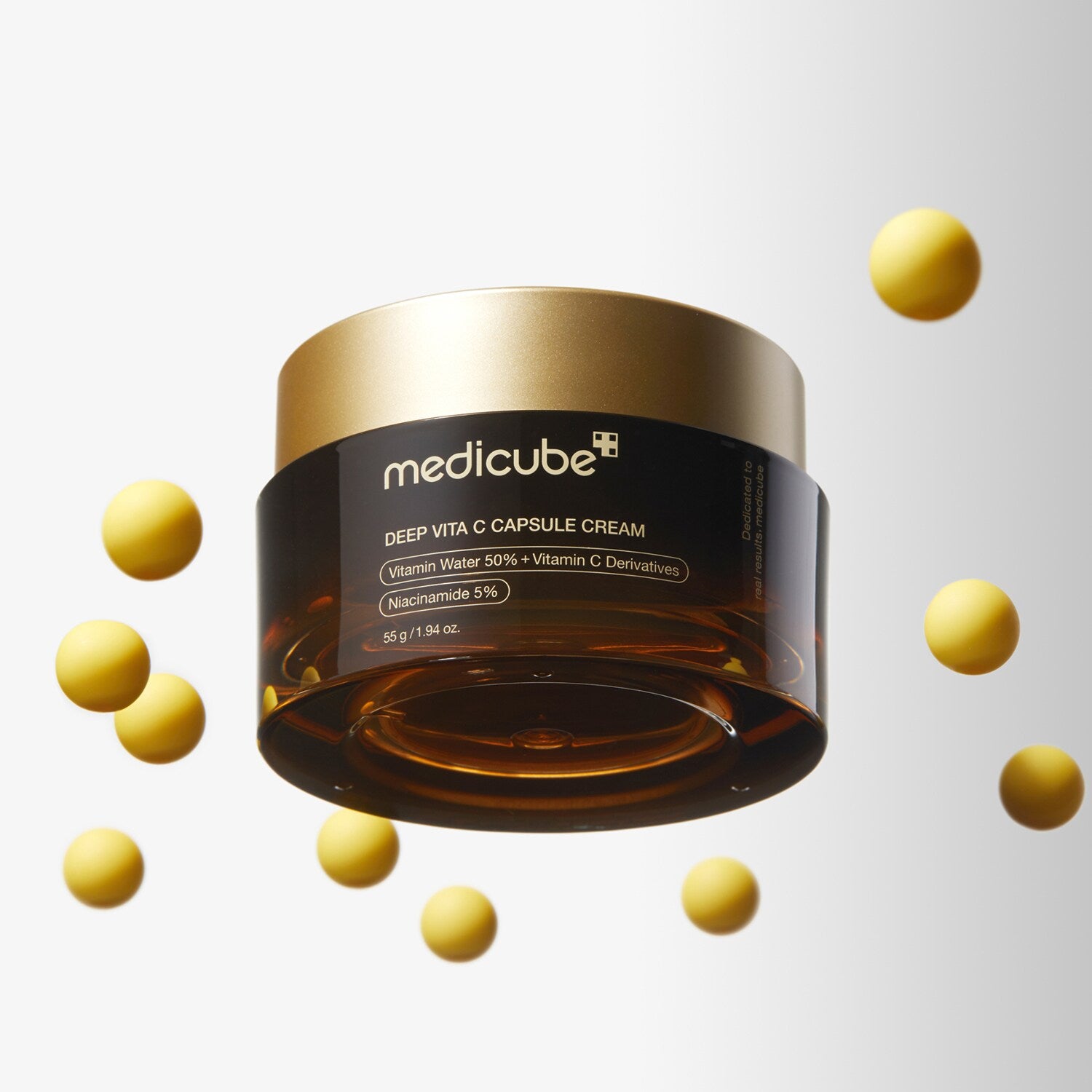 Medicube Deep Vita C — application de la crème éclat sur le visage