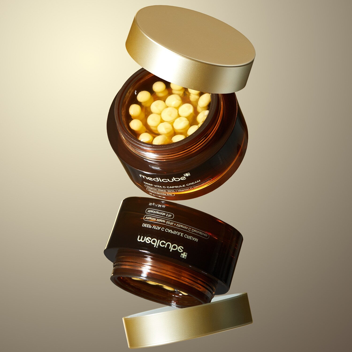 Medicube Deep Vita C — texture crème double avec capsules de vitamine C